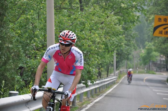 小儿发飙爬坡了