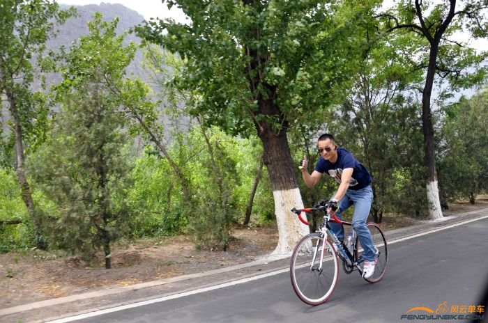 痞子也溜溜腿，冲了一个东方红