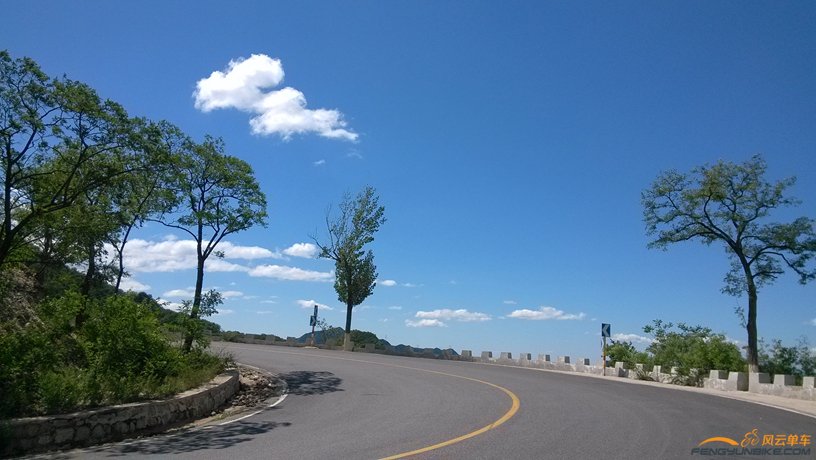 湛蓝的天空，白云朵朵