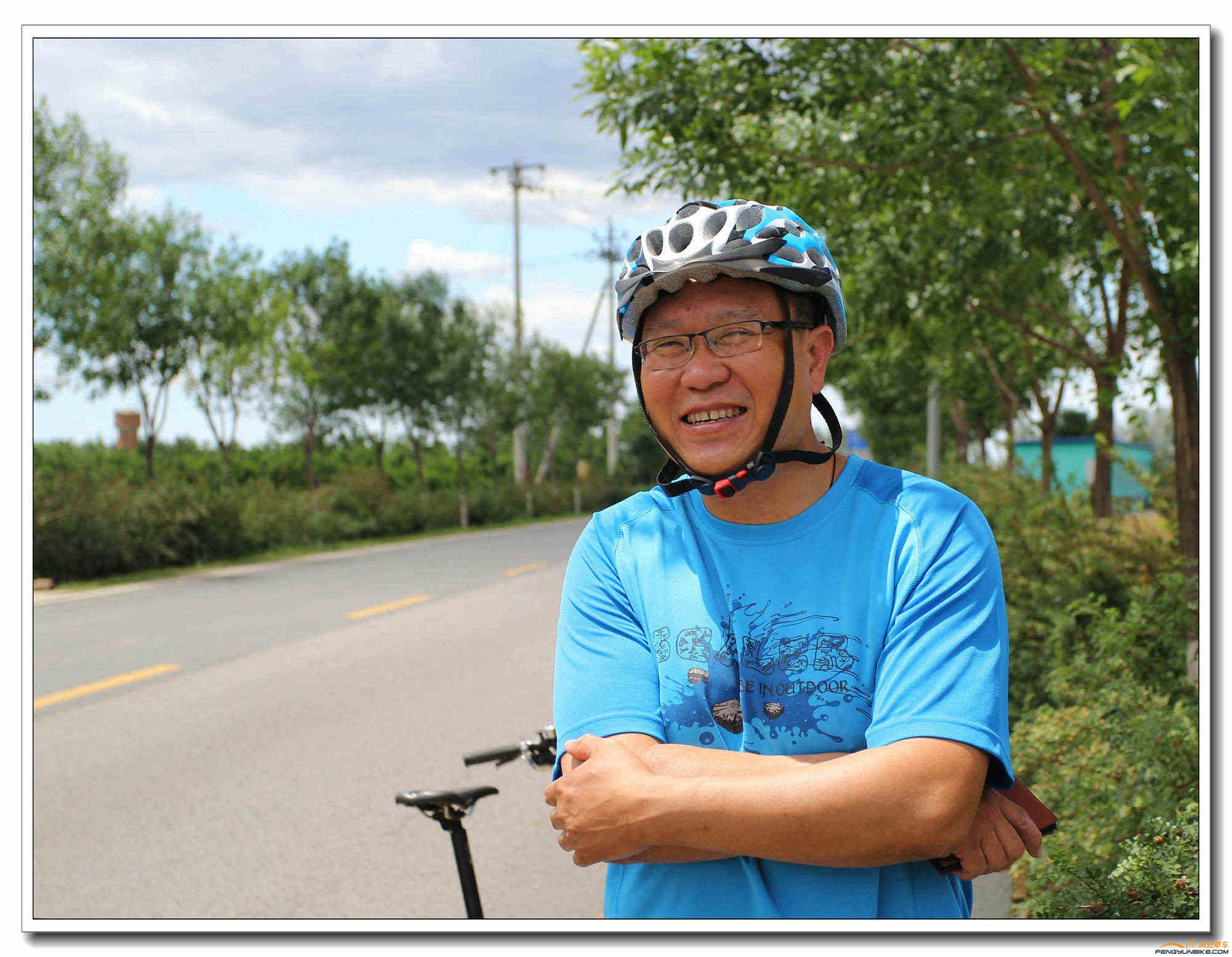 瞧把这兄弟乐的！