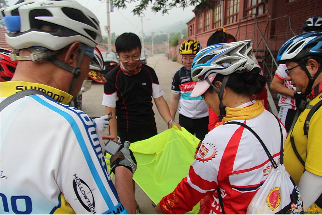 倒水呢试衣服呢