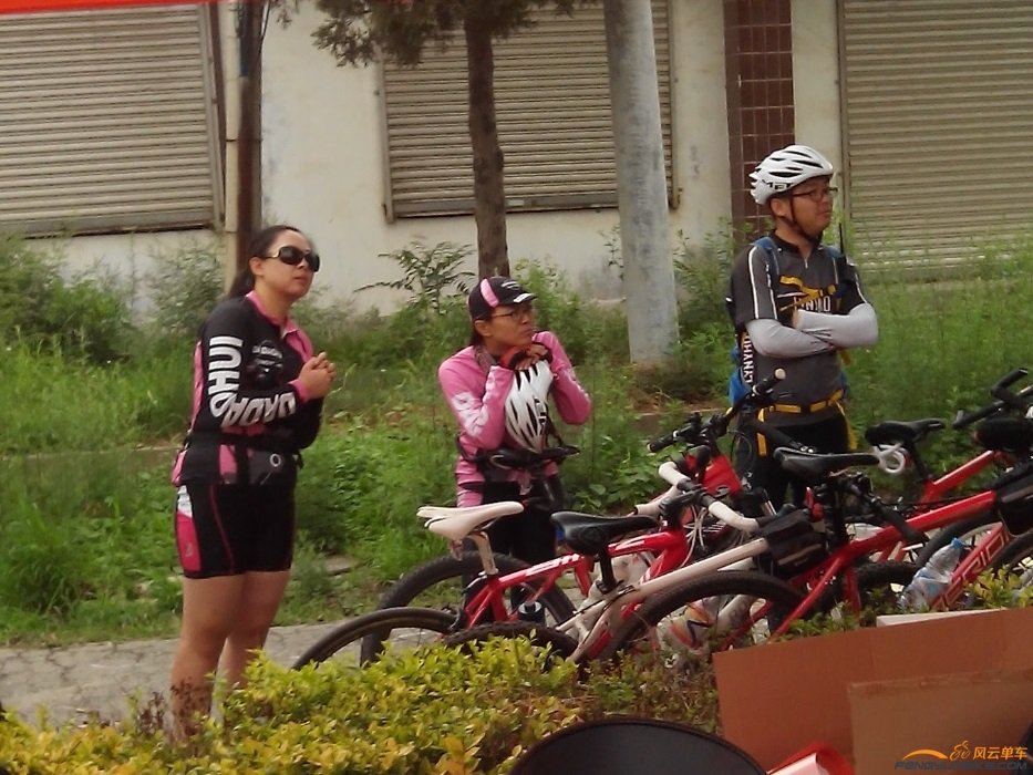 看老大辛苦的帮我们守车