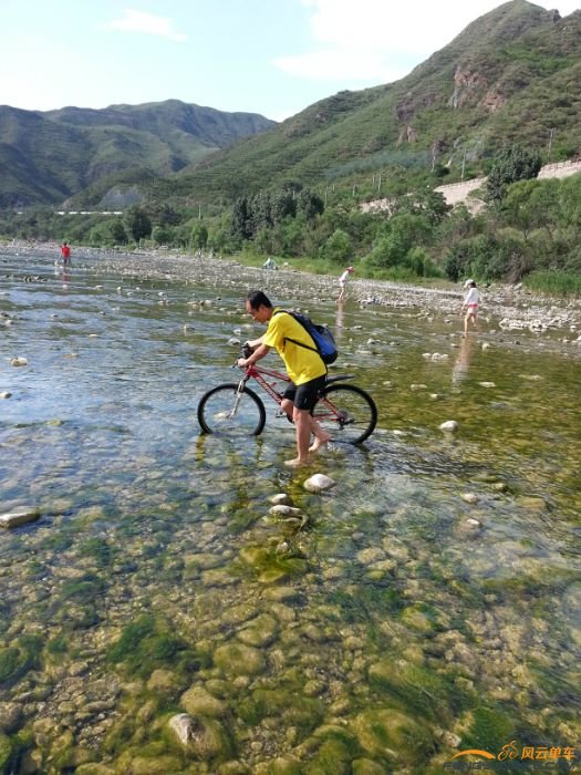 我们准备逃票，从水里推过去，悄悄的进村打枪滴不要