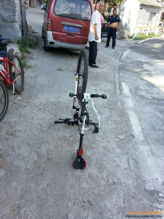 回来路上，我的车子扎了两个眼兵哥扎了一个，都是逃票惹的祸