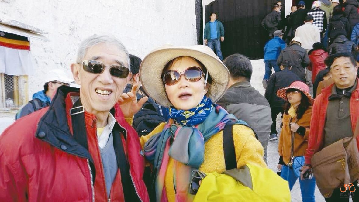 北京阿姨跟任爷爷甘肃西宁塔尔寺