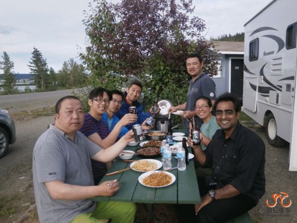 从白马运过来的丰盛晚餐