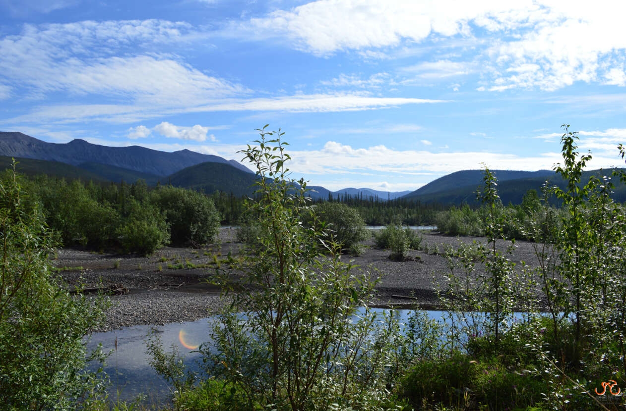 片刻的晴天，路边的美景让人陶醉，也让柴俊疲劳的身体得到稍许缓解