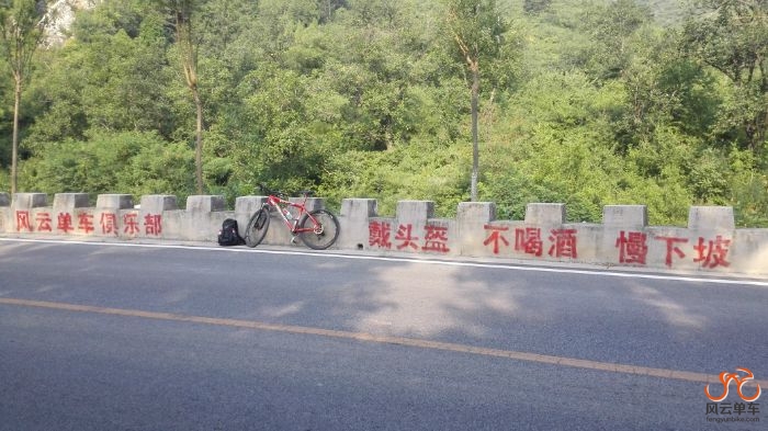 路上，看见了坛子的宣传语