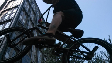 这时我和两个胖子躺在下面（冒犯冒犯），一把汗……