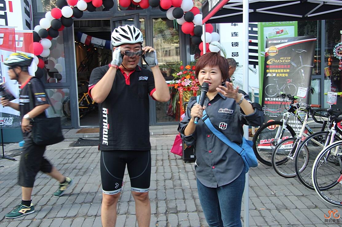 摘了帽子让我们看看