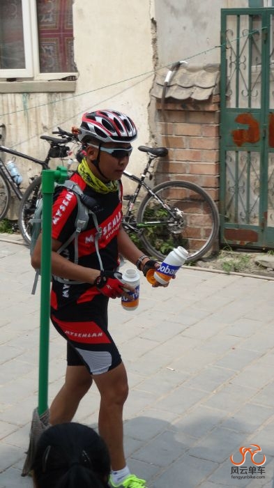 渴死了！我去灌点泉水