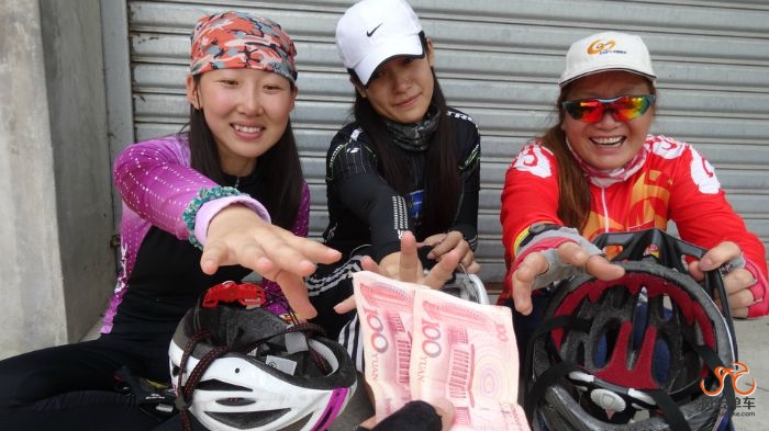 看这表情，艾玛～