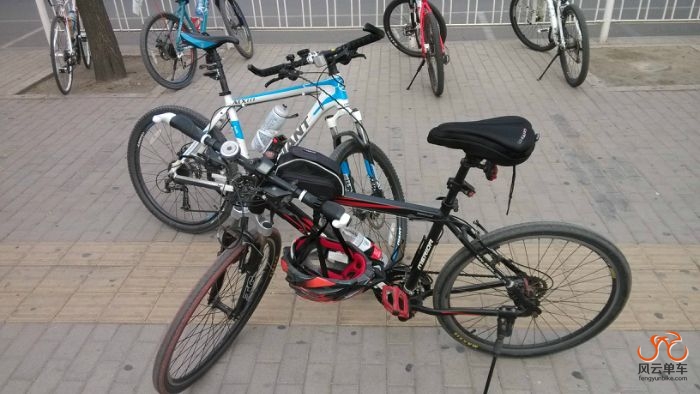 红黑色是我的小菜车，一路也很辛苦