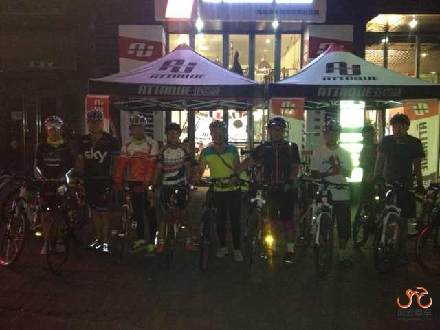 清凉的晚风习习，大家整装待发