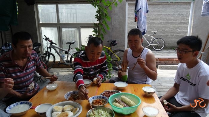 途乐老聂一早起来给大家做的早餐