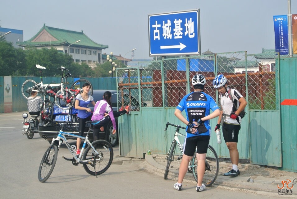 看压腿的妹子们