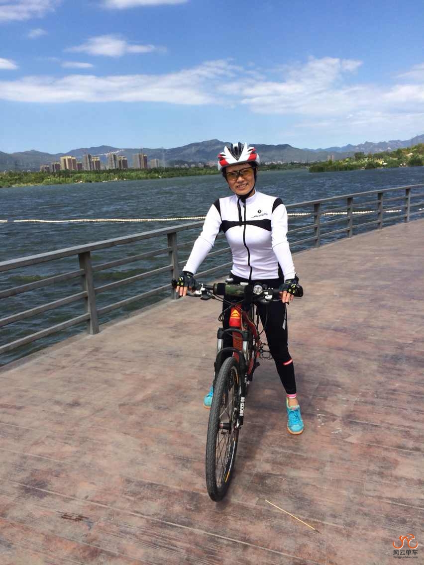 美景如画 惬意骑行