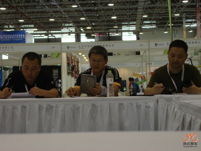 骑行时尚的人马