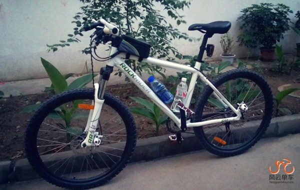 原车 mosso脚踏 壁虎肉球把套 副本.jpg