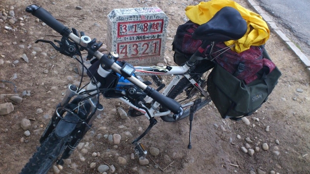 高大威驼包+货架