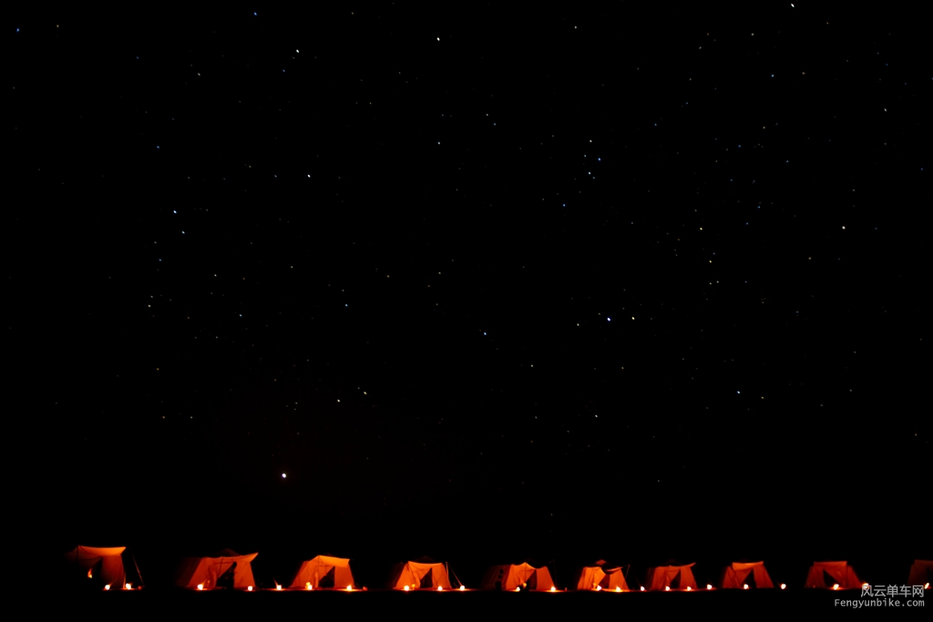 沙漠夜景.jpg