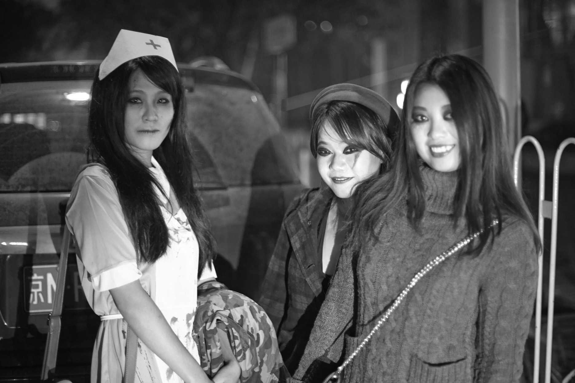 路遇仨“女鬼”