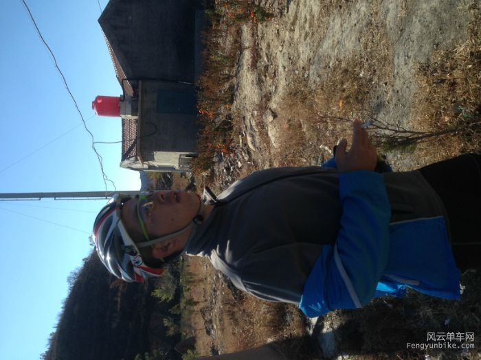 领队悟空 穿个兜风的小降落伞 破风辛苦