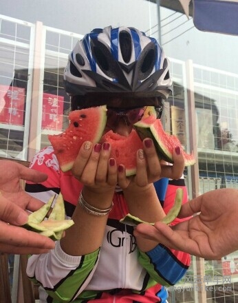 看看各位哥哥给我多少西瓜吃