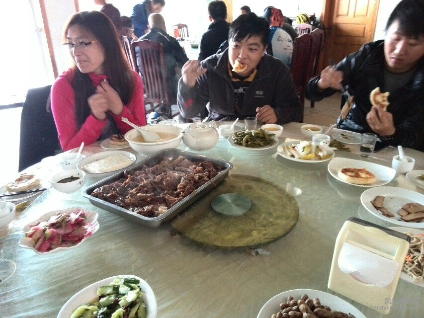 吃着嘴里的想着盘子里的 哈哈