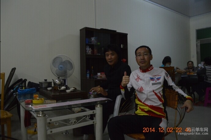 南人有武功，身手似小龙。