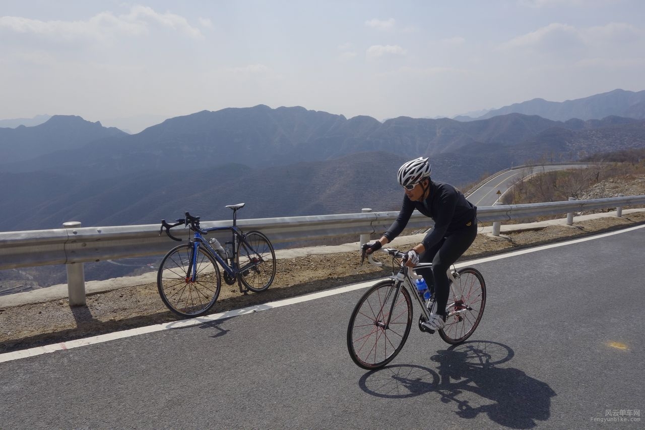 以为是小轮回家电脑上才看出是偶遇的杨为