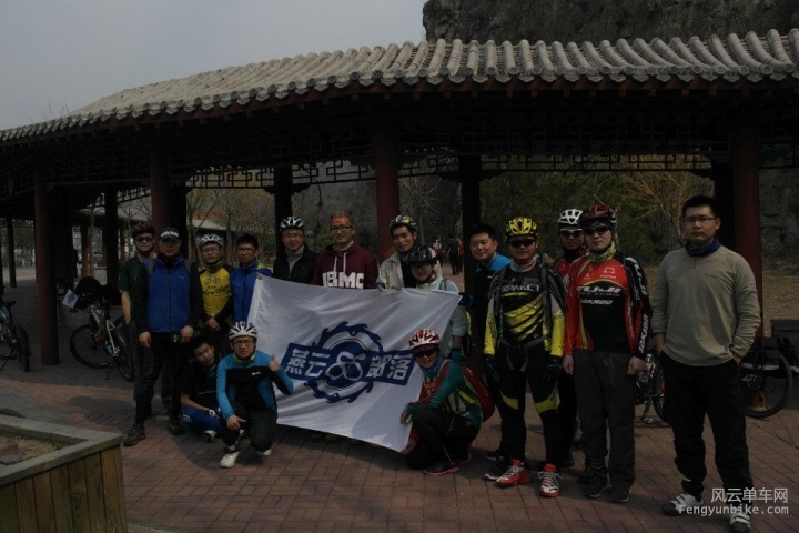 担礼隧道走廊合影，这是队伍最全的时候