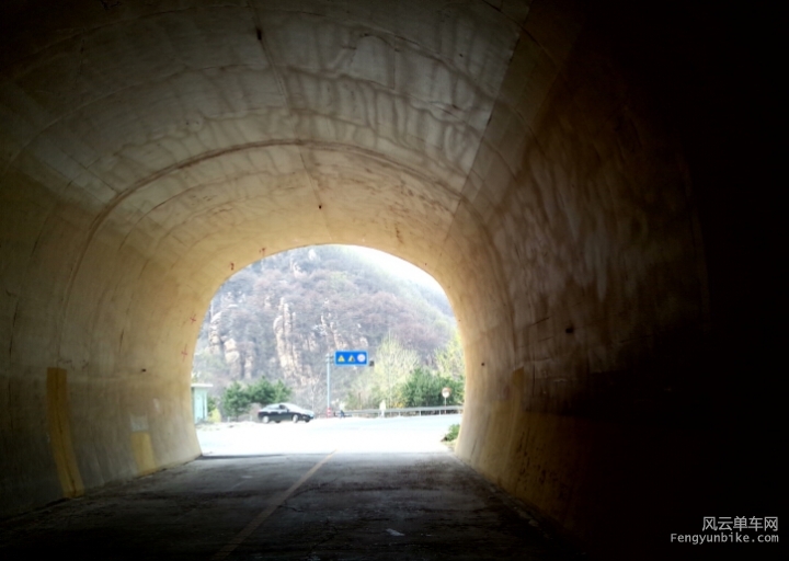 下湾、放坡，穿过隧道