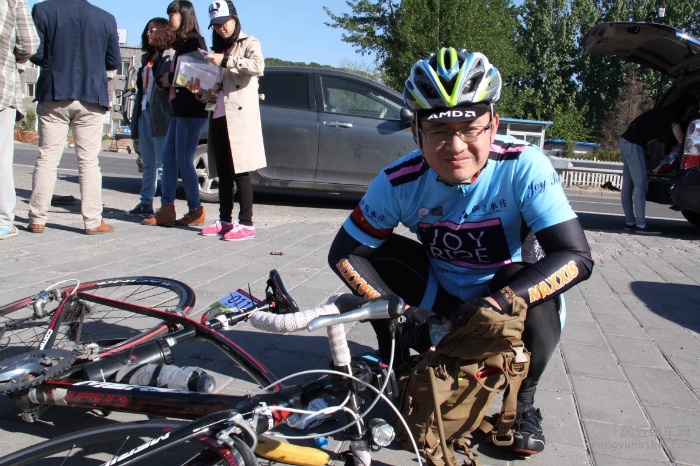 安西一路上一个人独行