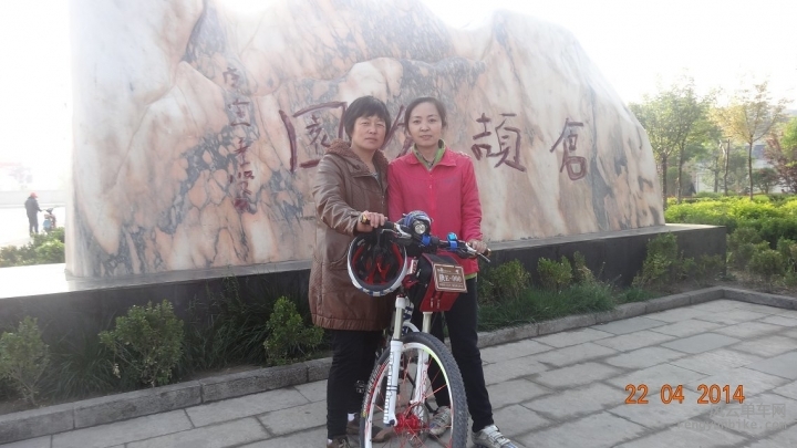 为艾清独骑川藏线送行