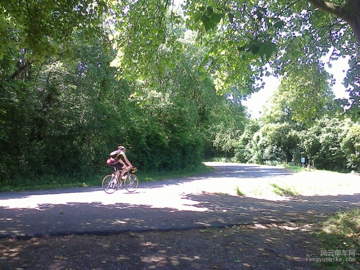 超那个车友的那个小坡的中间段