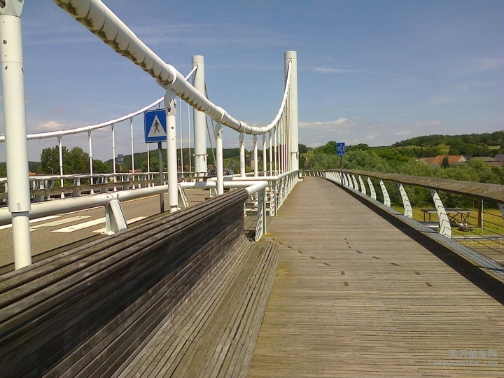 阿尔伯特运河的桥，专门的双向自行车道