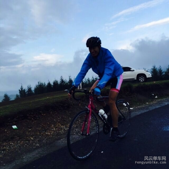 复古选手的下坡冲刺