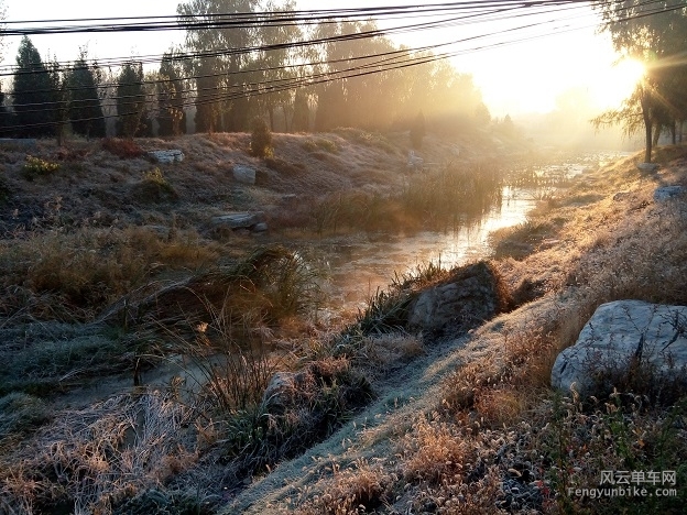 20141109骑行15长河雾霭2.jpg