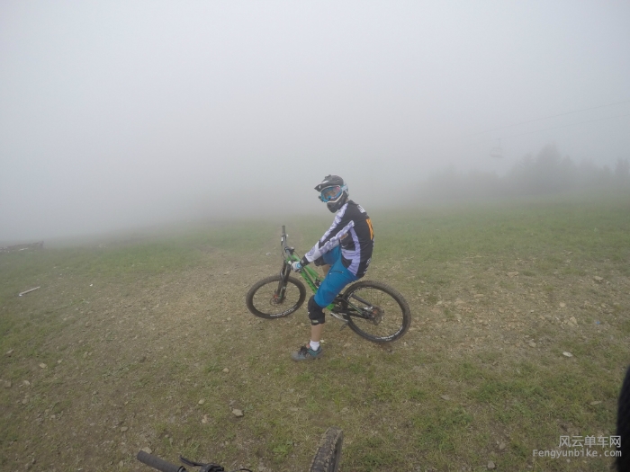 雾中速降 人间仙境