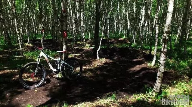 多乐美地单车公园位于河北省张家口市崇礼县四台嘴乡喜鹊梁