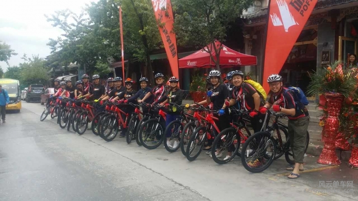 破风骑行大理旗舰店开业典礼来宾组队骑游.JPG