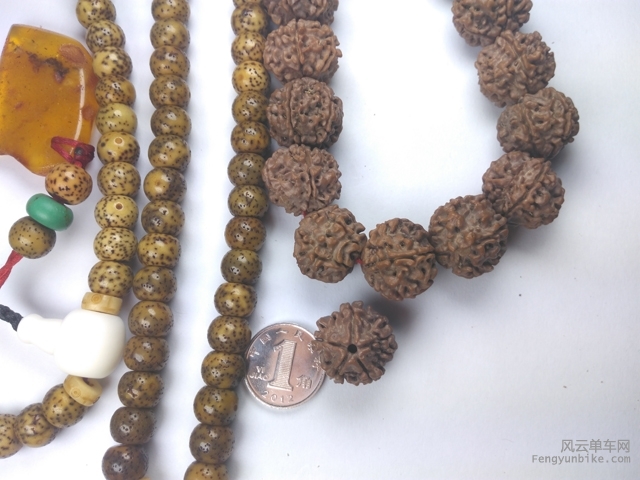 与8*10的星月和一角硬币进行实物对比