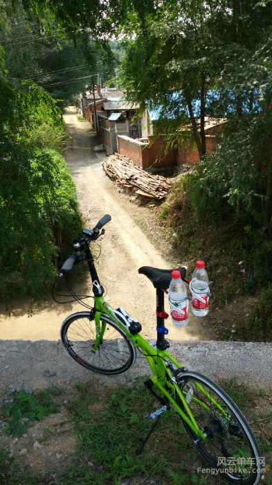 国道旁的东北村庄