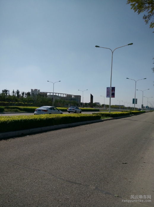 出发了，路上车很少