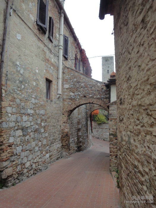 分享意大利风景~吉米尼亚诺中世纪小城~以塔楼闻名~有很多14世纪15世纪时期意大利的艺术杰作。 ...