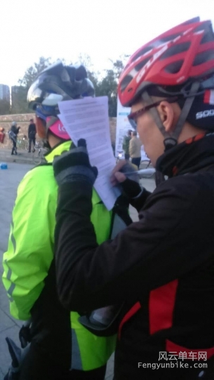 兄弟，借后背一用