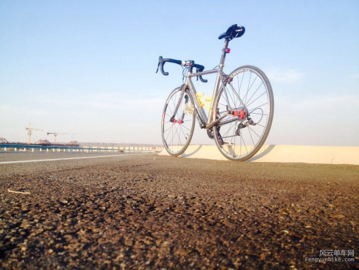 云豹钛合金公路车