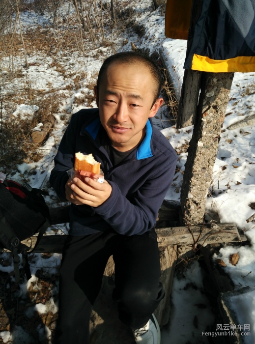 非要跟我分享一块面包 谢谢 下回