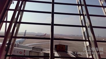 中午的浦东机场